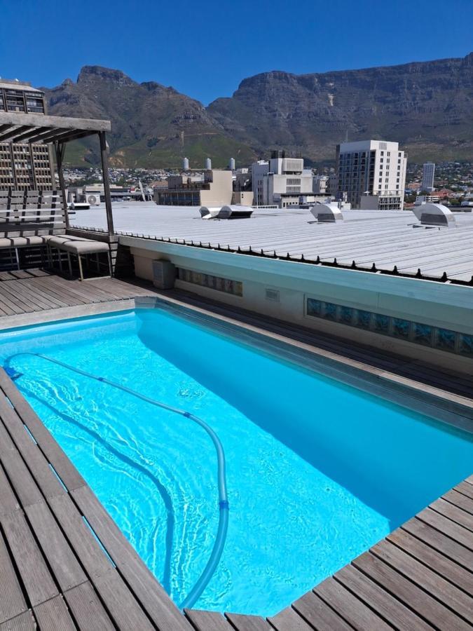 Pristine 1 Bedroom Unit In The With Balcony *