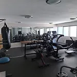 Pristine 1 Bedroom Unit In The City With Balcony