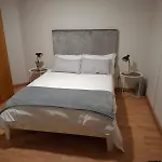 Pristine 1 Bedroom Unit In The City With Balcony