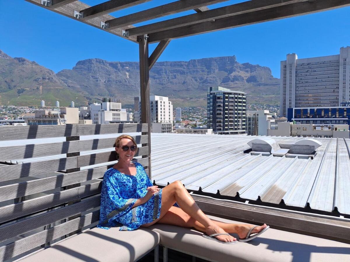 Pristine 1 Bedroom Unit In The With Balcony Apartment