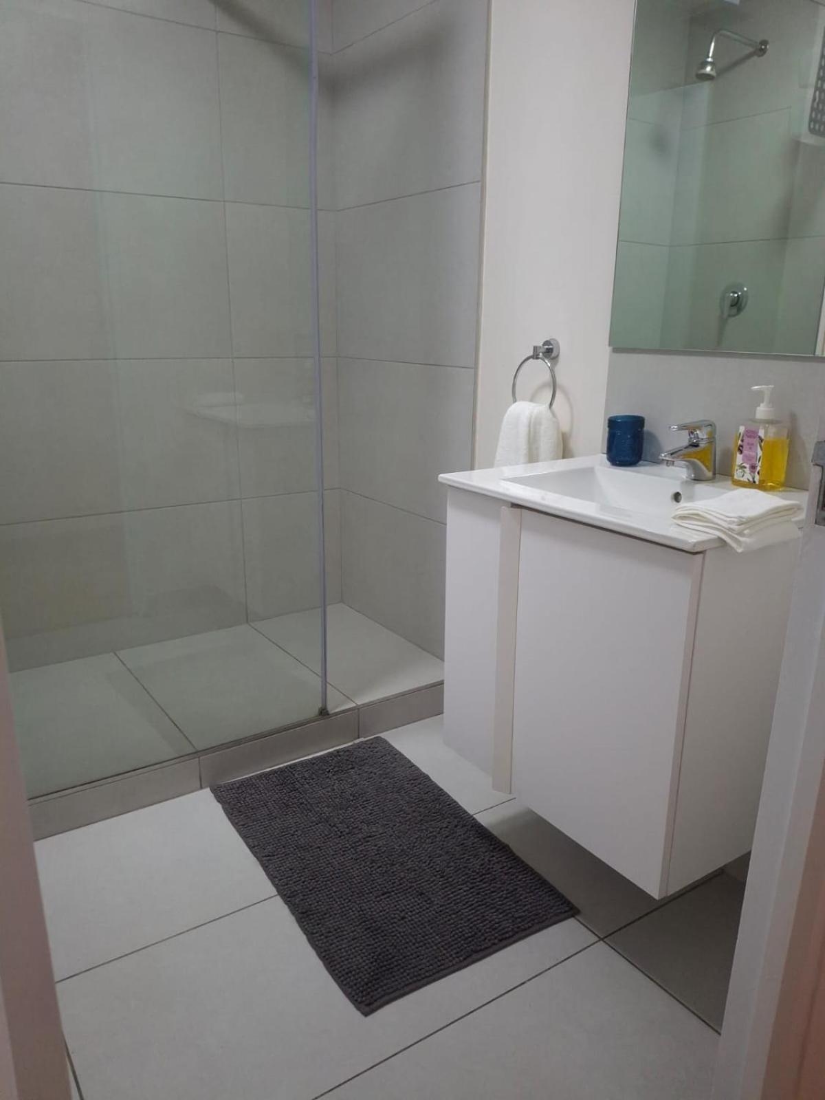 Pristine 1 Bedroom Unit In The With Balcony Apartment